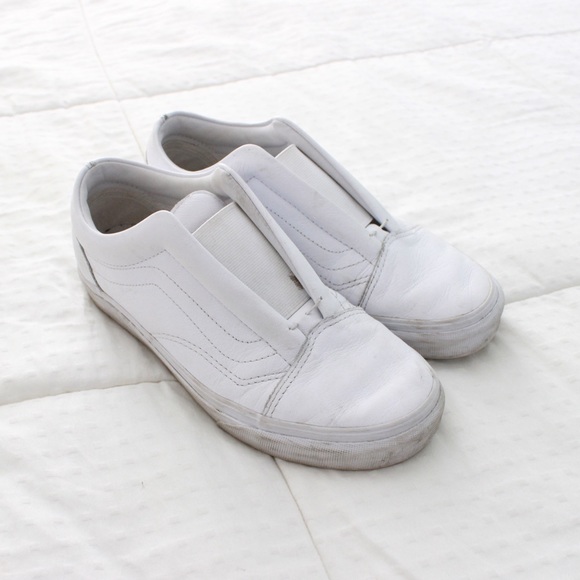 laceless white shoes
